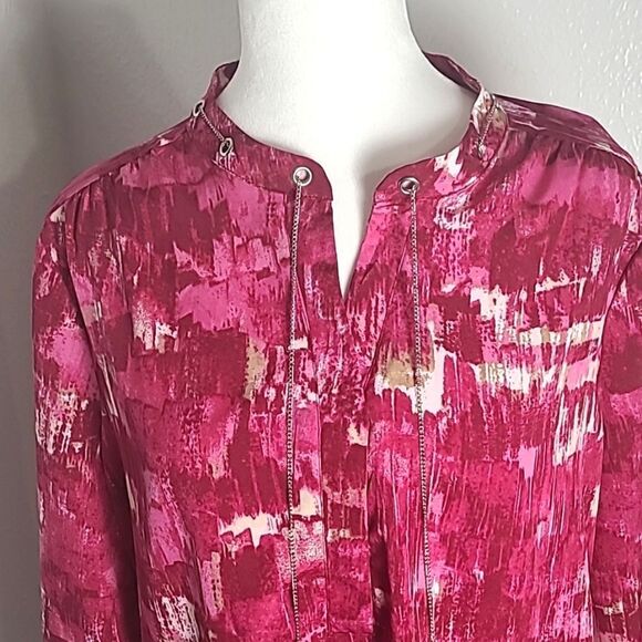 Gloria Vanderbilt Red, White,Pink Blouse, Grommets & Chain Neckline, Size Medium - Picture 4 of 9
